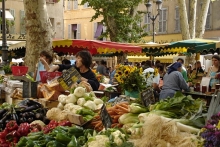 Photo of the daily vegetable market in Place Richelme in Aix-en-Provence